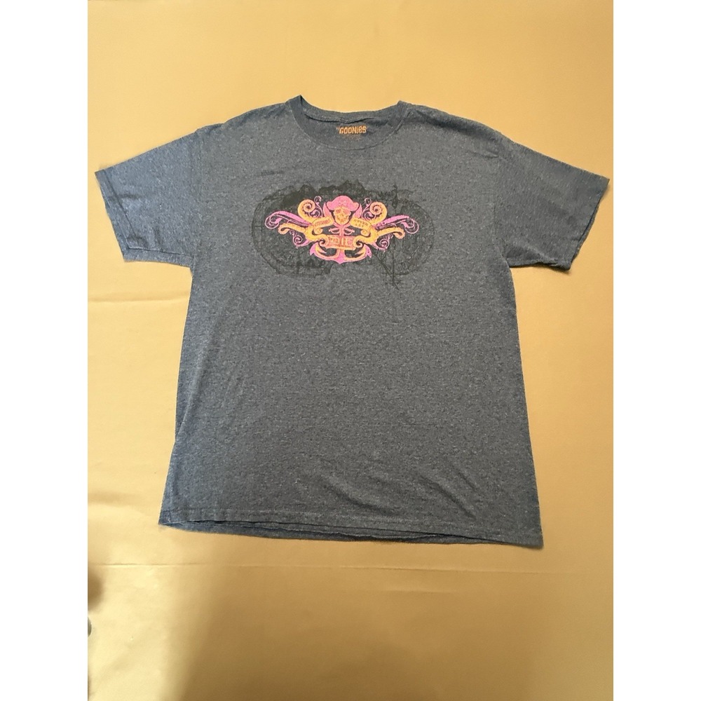 Lootwear Exclusive The Goonies Never Say‎ Die Pirate Gray Shirt Size Large